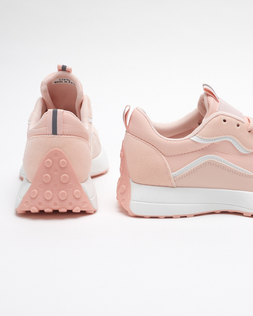 Рожеві жіночі кросівки Qsially- Взуття