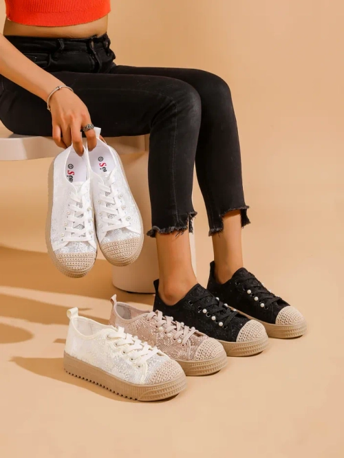 Royalfashion Жіночі кросівки з мереживом та паєтками Nille