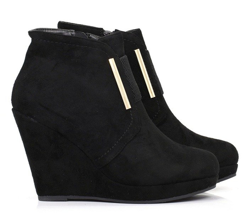Czarne botki na koturnie - Obuwie