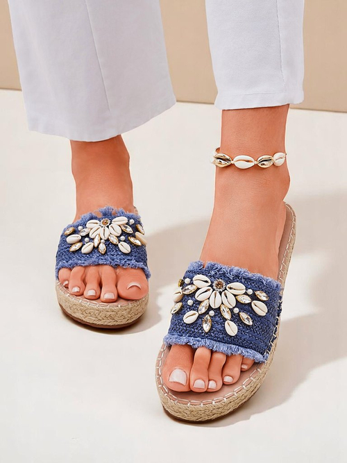 Літні шльопанці Royalfashion Calista – світло-блакитні з мушлями на плоскій підошві