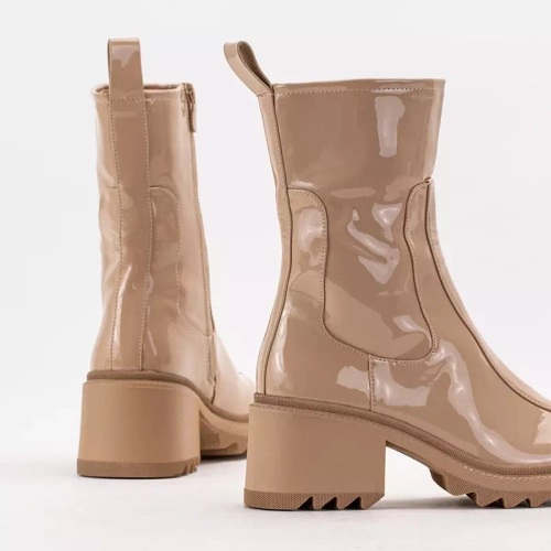 OUTLET Бежеві жіночі чоботи на широкому стовпі Grifis - Взуття