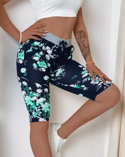 Dámské 3/4 tmavě modré kraťasy se zelenými květy PLUS SIZE - Oblečení