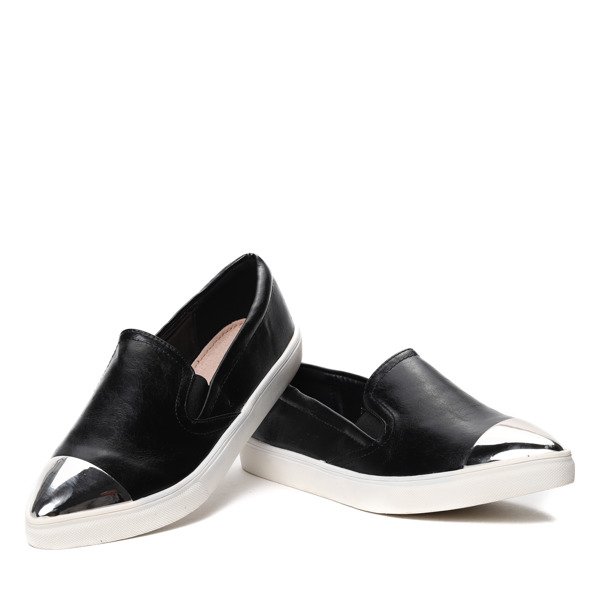 Černý slip on s kovovou špičkou Annalee - Obuv