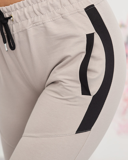Жіночі спортивні штани світло-сірі зі вставками- Одяг