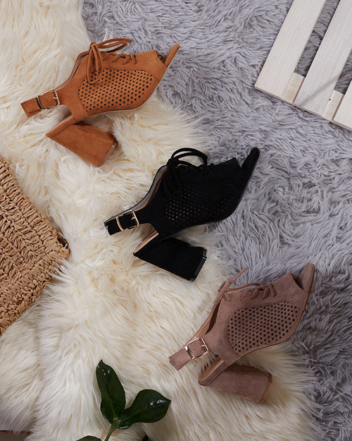 Жіночі ажурні босоніжки на пості в Sasqan camel - Взуття