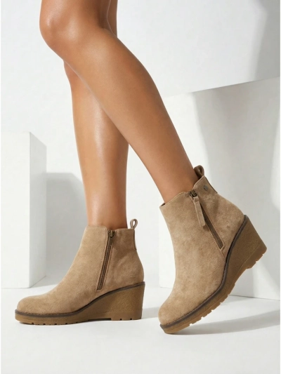 Dámské kotníkové boty na klínku Zarrico