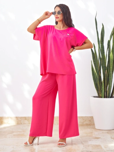 Royalfashion Жіночий комплект з короткими рукавами, декоративною квіткою та широкими штанами