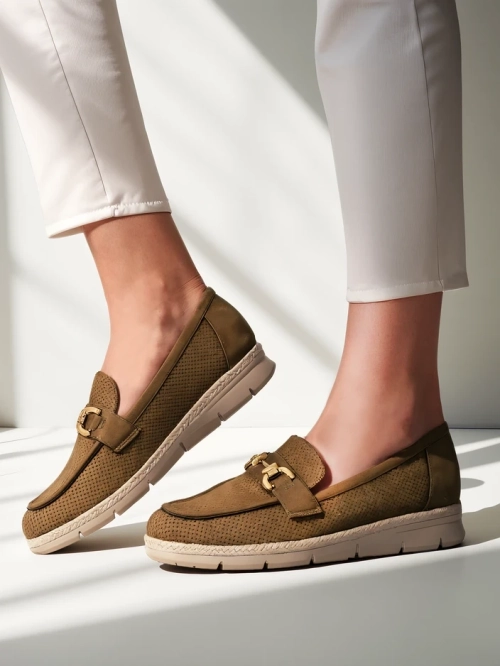 Royalfashion Жіночі туфлі з декоративним акцентом на носку