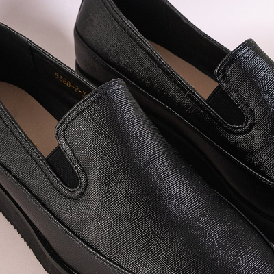 OUTLET Dámské černé lesklé slip on boty Melerda - Obuv