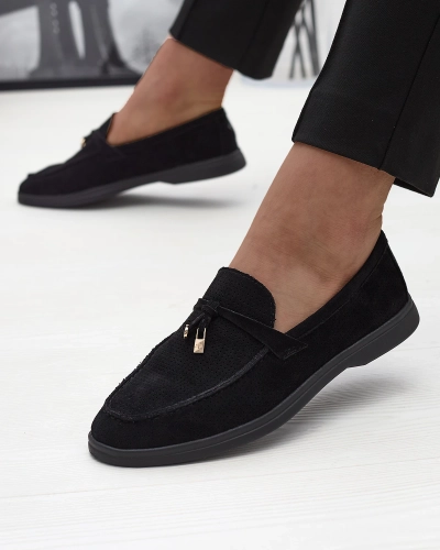 Жіночі ажурні мокасини з золотим декором чорного кольору Sulewia- Взуття