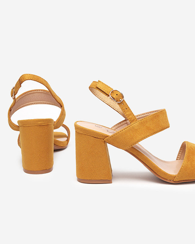 OUTLET Жіночі гірчичні босоніжки на посту Riddo - Взуття