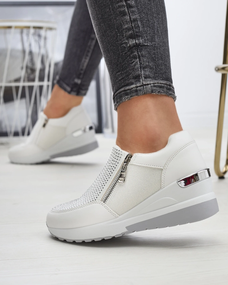 Bílá dámská sportovní obuv na platformovém podpatku zdobená zirkony Martela - Obuv