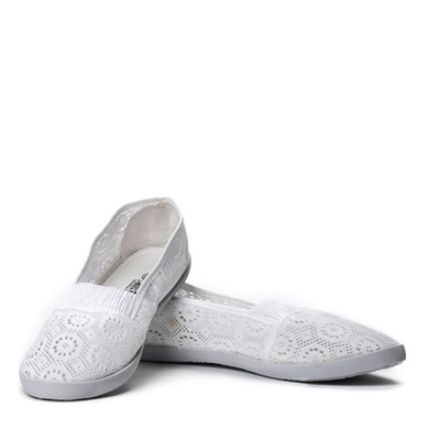 Białe ażurowe slip on - Obuwie