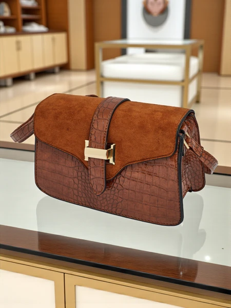 Lakovaná malá dámská kabelka z eko kůže Sable Mist