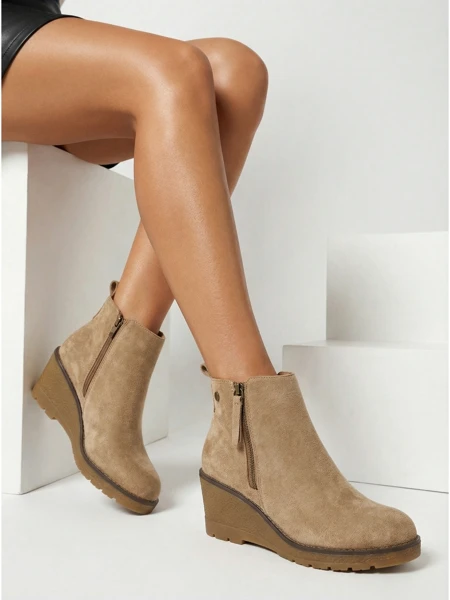 Жіночі ботильйони на танкетці Zarrico