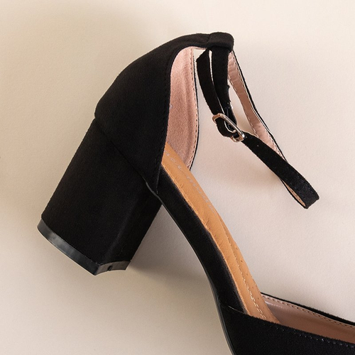 Чорні жіночі босоніжки на підборах Rumilа