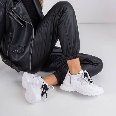 Жіноче біле спортивне взуття з чорними вставками Adira - Взуття