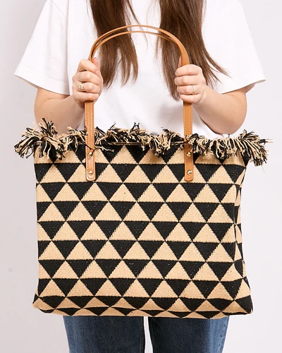 Hnědá pletená brašna se zlatým řetízkem - Kabelky