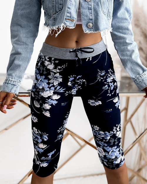 Жіночі шорти 3/4 з малюнком темно-синьо-синього кольору. PLUS SIZE - Одяг