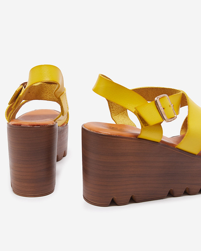 Жовті жіночі босоніжки на танкетці Asorika- Туфлі