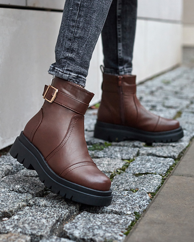 Tmavě hnědé dámské kozačky s přezkou Utilas - Obuv