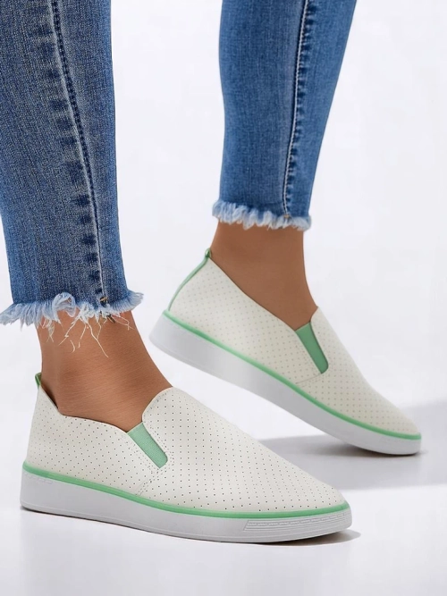 Royalfashion Жіночі перфоровані туфлі на гумці Kassias