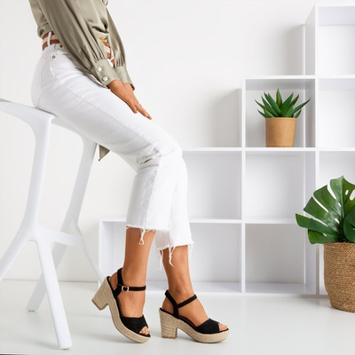 Чорні жіночі босоніжки на підборі Цукровий мед - Взуття 1