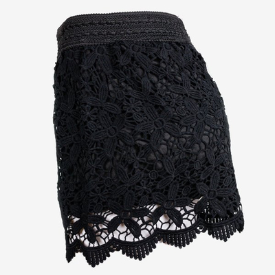 Černé dámské krátké šortky zdobené krajkou - Kalhoty 1