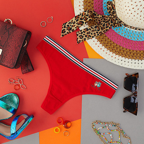 Червоні жіночі трусики з принтом