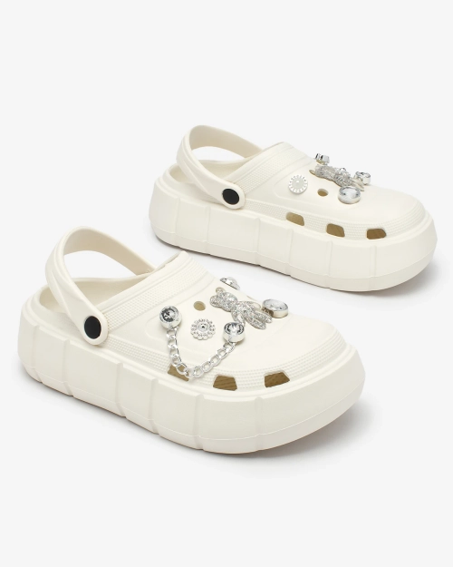 Royalfashion Білі ажурні жіночі шльопанці з цирконієвими прикрасами Afuccia