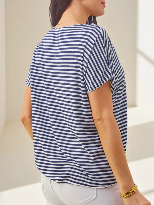 Royalfashion Жіноча блузка з віскози в смужку, короткі рукави та блискучим фінішем