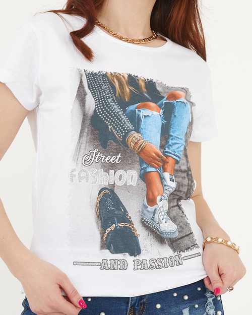 Біла жіноча футболка з принтом