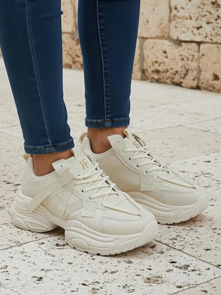 Бежеві жіночі снікерси Platina Roma на плоскій підошві еко шкіра 5 см