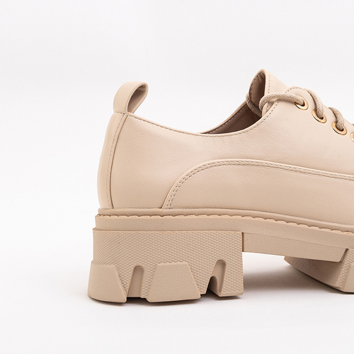 Бежеві закриті туфлі на тракторній підошві Eqoia