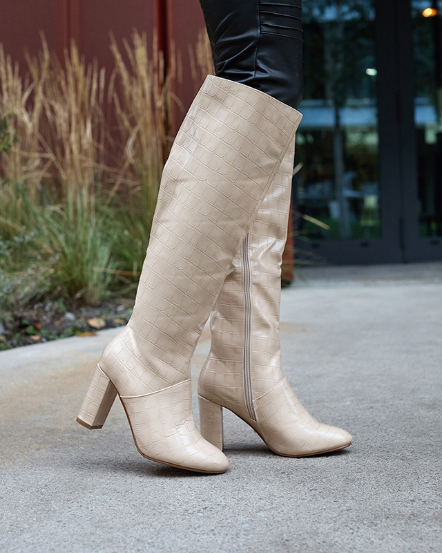 Dámské kozačky na jehle s reliéfem v béžové barvě Mastiu- Obuv