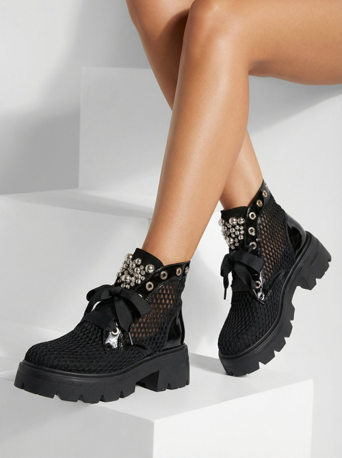 Royalfashion Жіночі ажурні черевики чорного кольору Afaserr