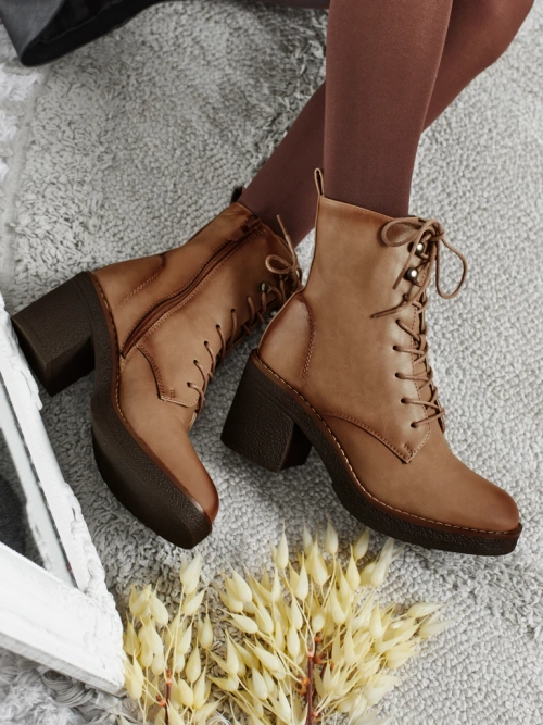 Жіночі ботильйони зі екошкіри на підборах-стовпчику Zeltra