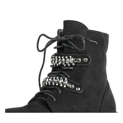 Czarne workery z ozdobnymi paseczkami Mayte - Obuwie