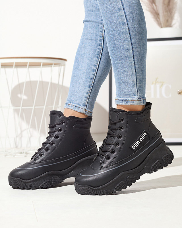 Жіночі утеплені спортивні черевики чорного кольору Lecvola- Взуття