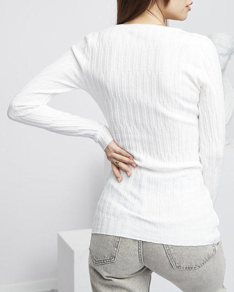 Білий жіночий светр з V-подібним вирізом