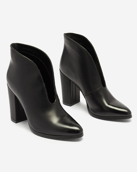 Чоботи жіночі чорні з вирізом Lirev- Взуття