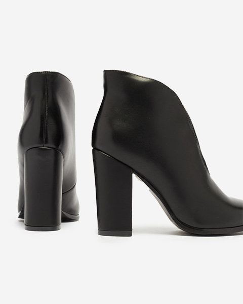Чоботи жіночі чорні з вирізом Lirev- Взуття