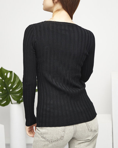 Чорний жіночий светр з круглим вирізом