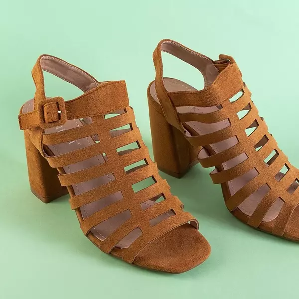 OUTLET Світло-коричневі жіночі сандалі в смужку на посту Сіма - Взуття